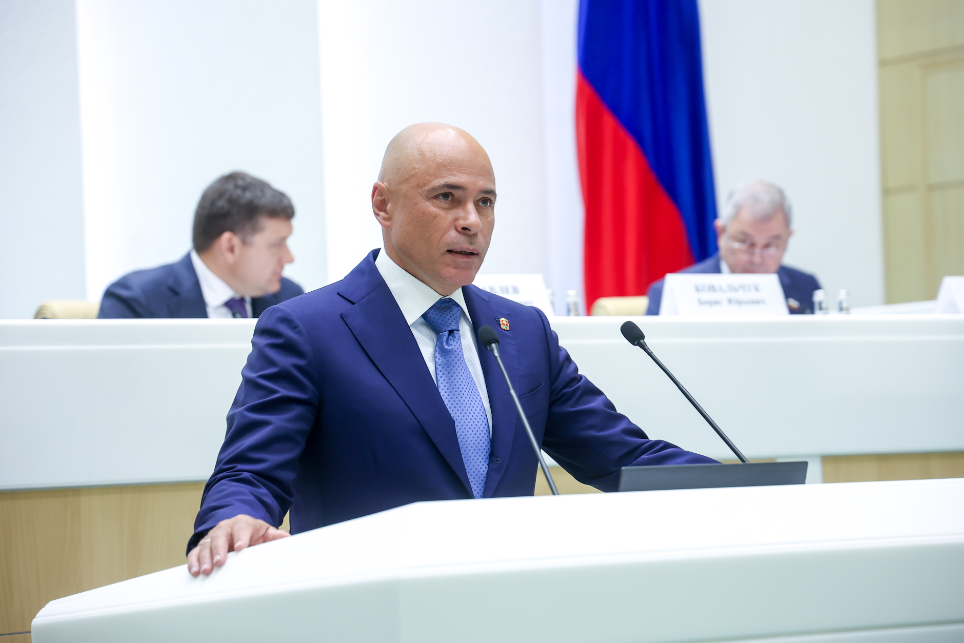 Игорь Артамонов принял участие в парламентских слушаниях по бюджету в Совете Федерации